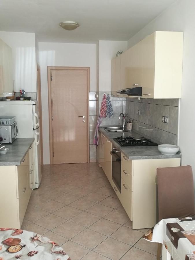 Nice And Cozy Two Single Bed Room Split Exterior foto