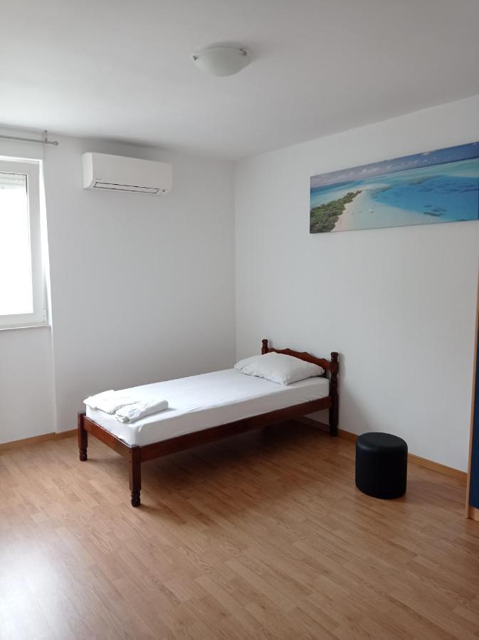 Nice And Cozy Two Single Bed Room Split Exterior foto